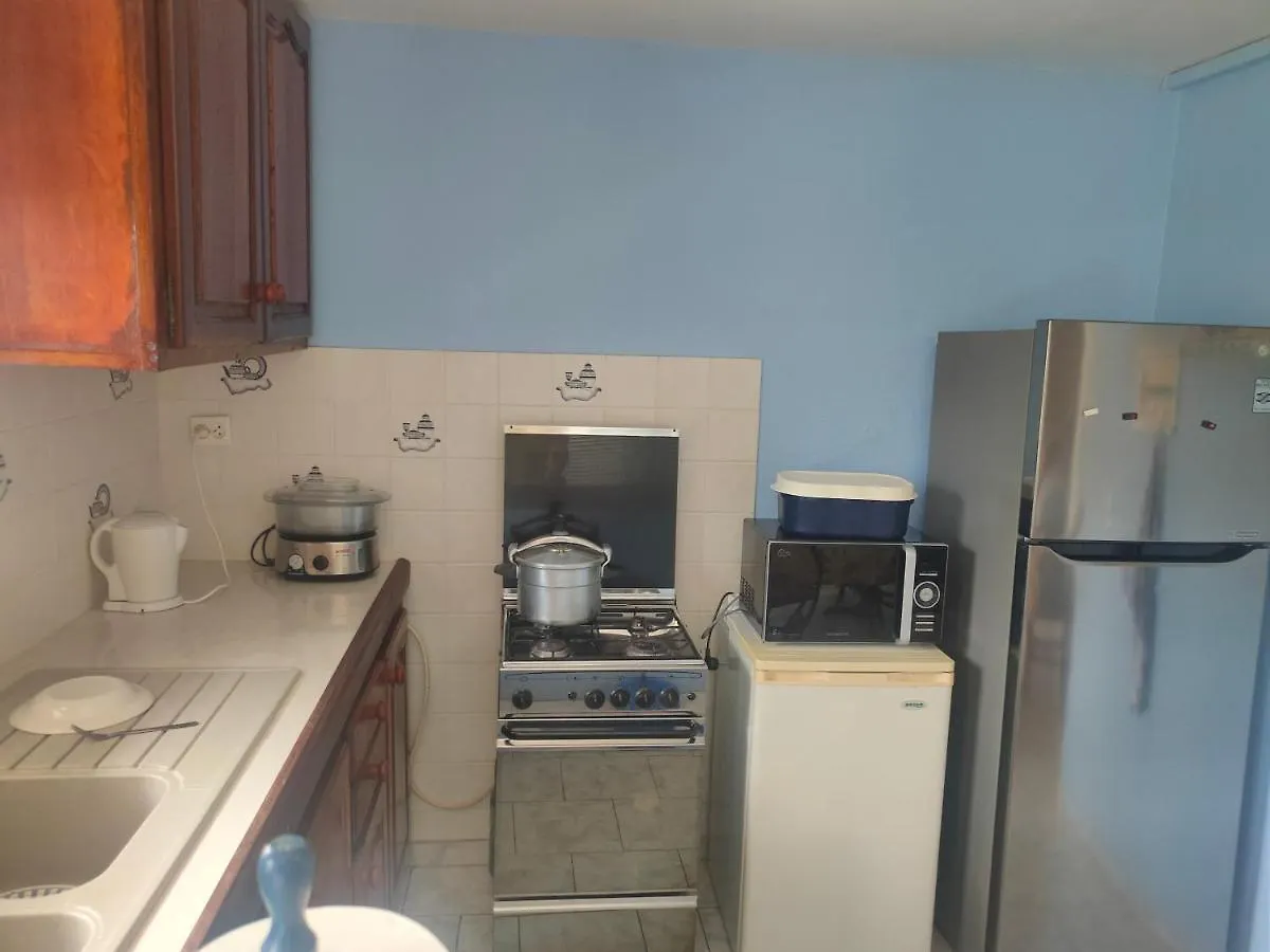 Daire Bas De Villa Type F2 Proche Commodites Le Moule