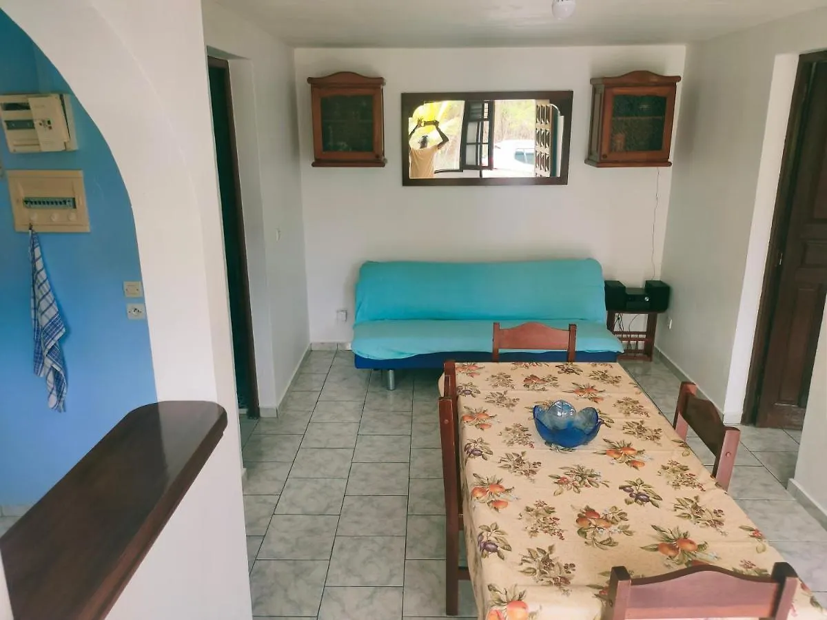 Bas De Villa Type F2 Proche Commodites Le Moule 0*,  Guadeloupe